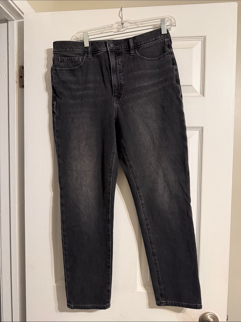 Banana Republic Women's Straight Leg Slim Jeans in faded black wash - like new